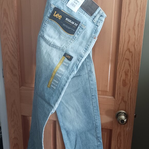 Lee Jeans - Brand New - 38 x 32 Straight Leg - With Tags - Picture 2 of 3